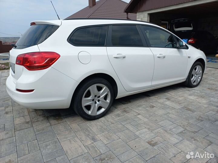 Opel Astra, 2012