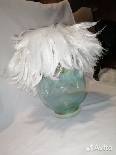 Белый парик