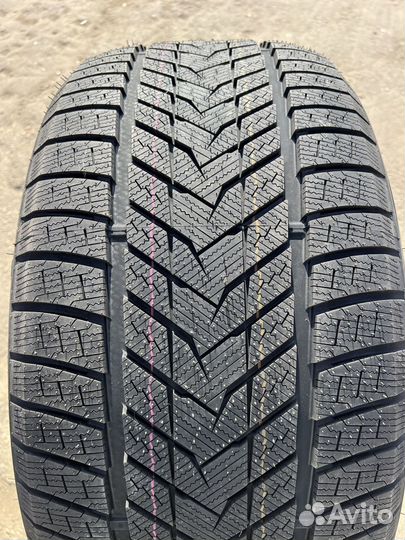 Sonix WinterXPro 999 275/45 R21 и 315/40 R21 113U