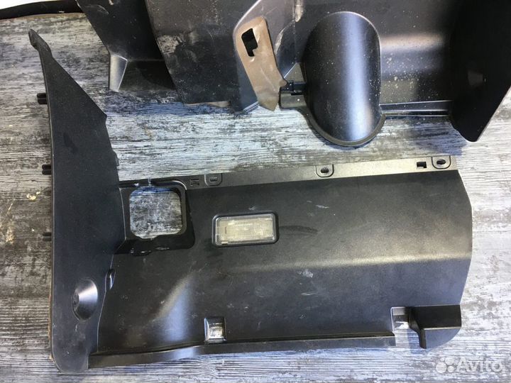 Защитные обшивки под торпедой BMW 5 E60