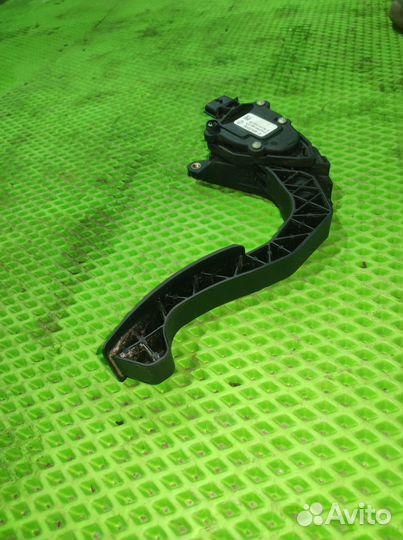 Педаль газа Renault Logan 2