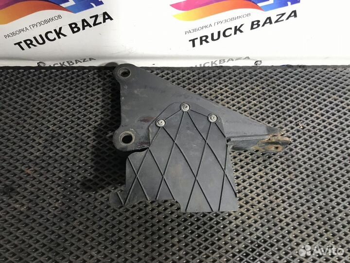 81416505030 Кронштейн переднего бампера левый