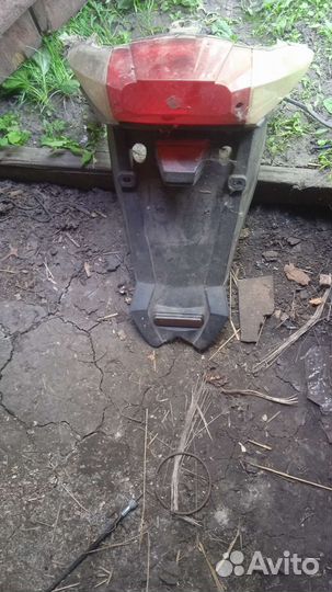 Продаю заднее крыло вместе с фарой на скутер