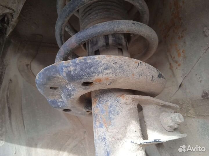 Передние амортизаторы Фольксваген Пассат B 6