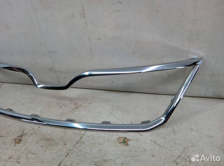 Молдинг решетки радиатора передний Skoda Rapid