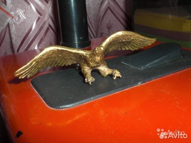 Брелок бронза бронзовый бокал и орел