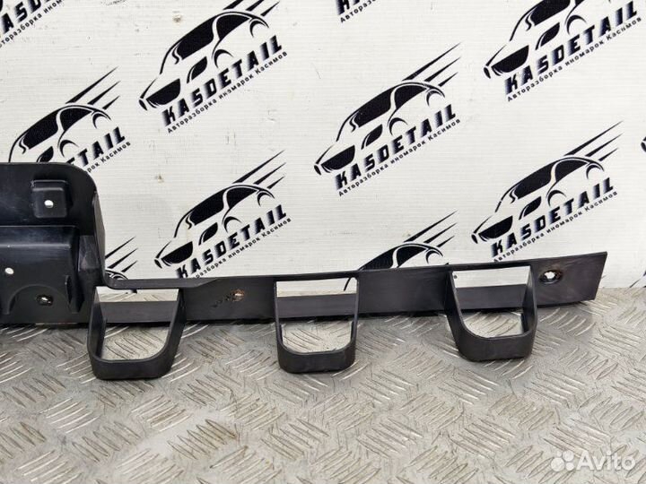 Кронштейн бампера задний Ford Focus 3 1.6 pnda