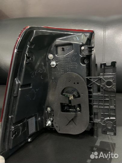 Задний фонарь toyota land cruiser 200