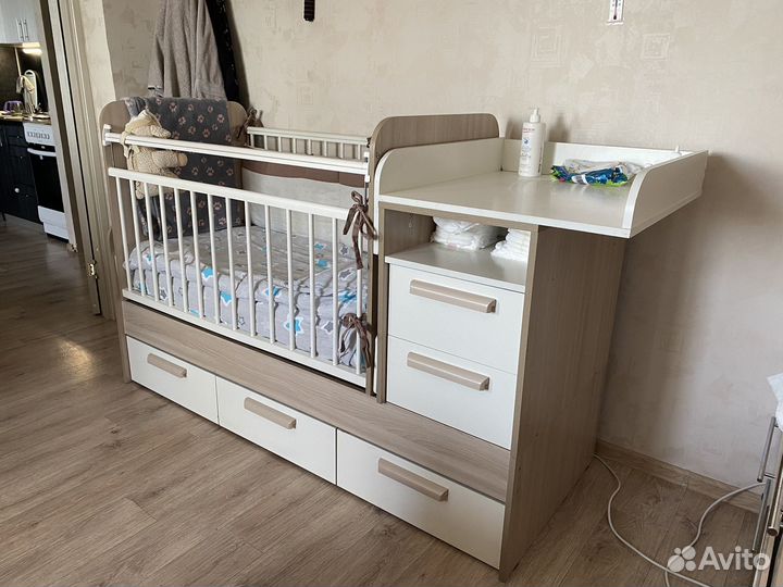 Кроватка трансформер с маятником