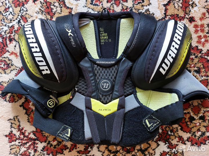 Нагрудник хоккейный