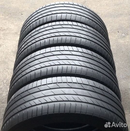 Kumho Ecsta PS71 245/45 R19