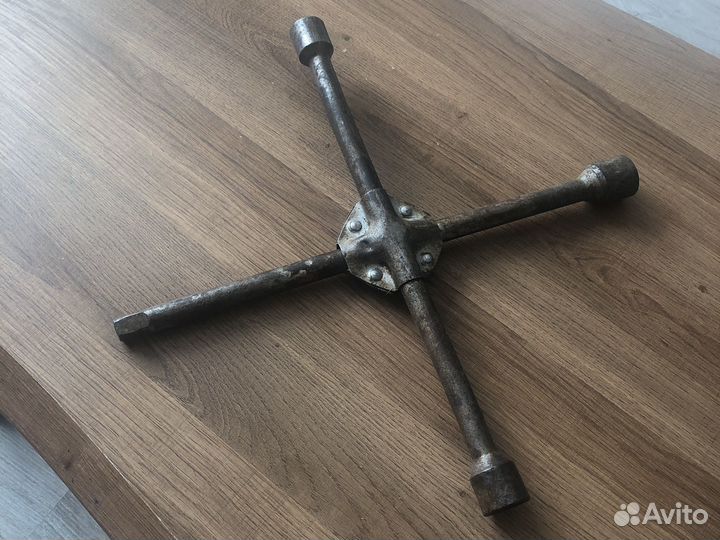 Ключ балонный крестовой