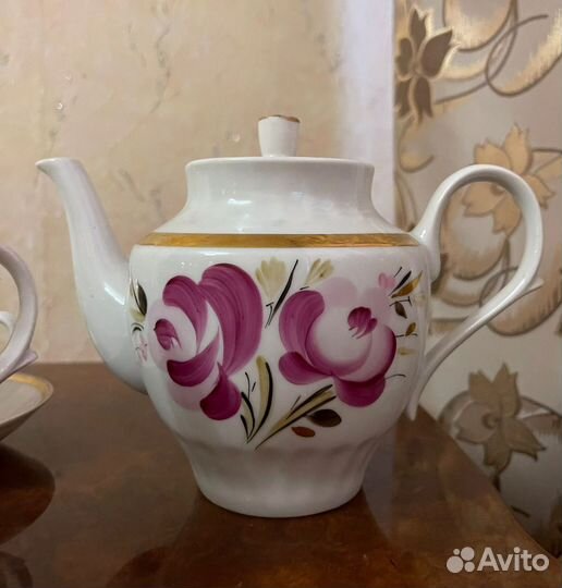 Сервиз чайный чайник молочник