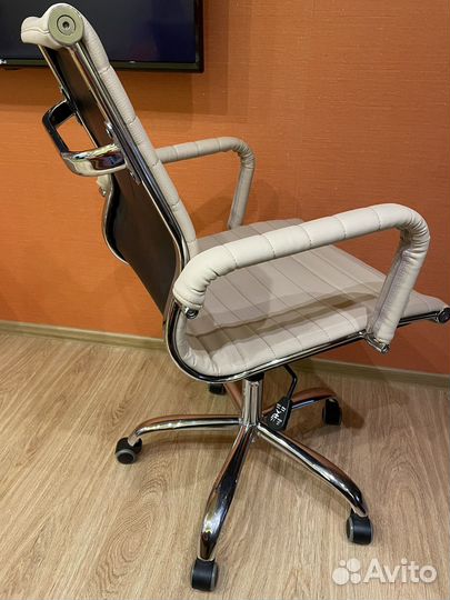 Офисное кресло