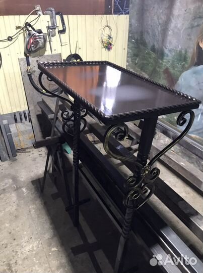 Столик и лавка