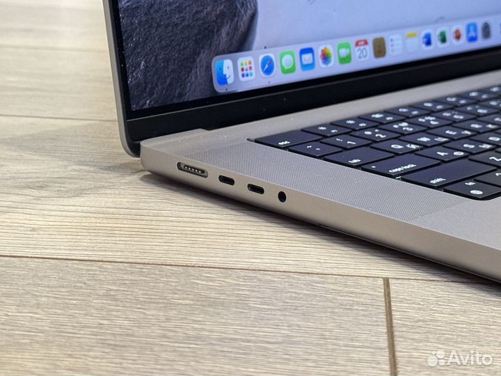 Apple MacBook Pro 16 (2021, M1 Pro) 16 / 512