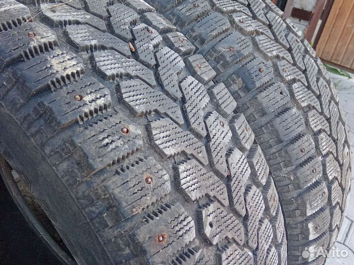 Yokohama IceGuard Stud IG65 215/70 R16