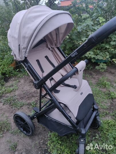 Коляска в идеальном состоянии с перекидной ручкой