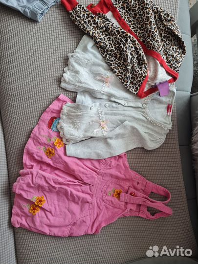 Отдам бесплатно вещи на девочку 3-4 года