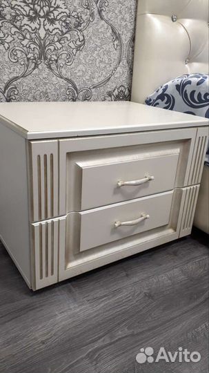 Тумба прикроватная