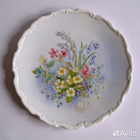 Декоративная тарелка с цветами Royal Albert