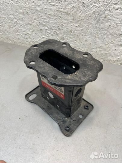 Кронштейн усилителя лонжерона Kia Ceed 1 правый