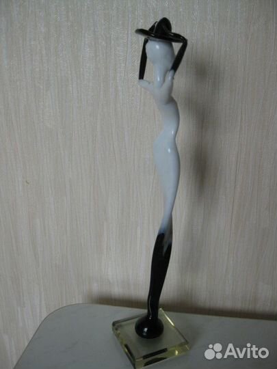 Статуэтка стеклянная 