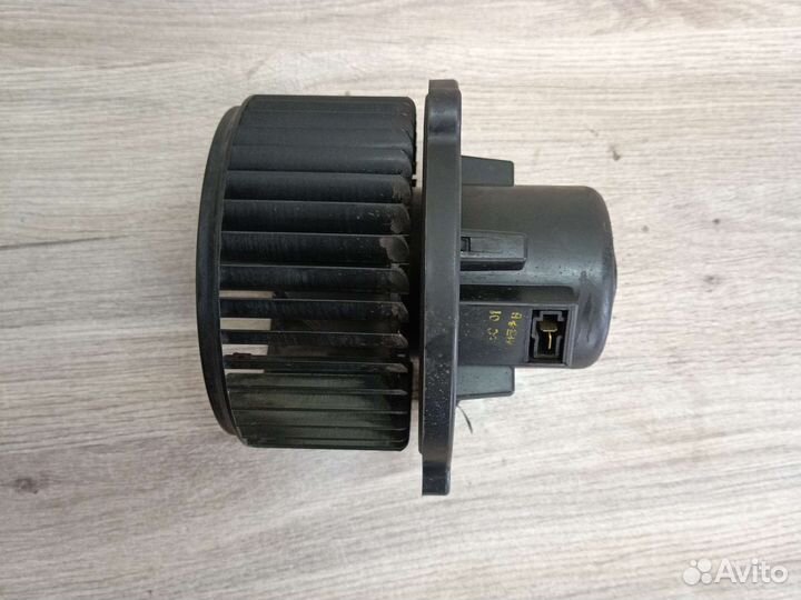 Моторчик отопителя kia Rio 1 2000-2005