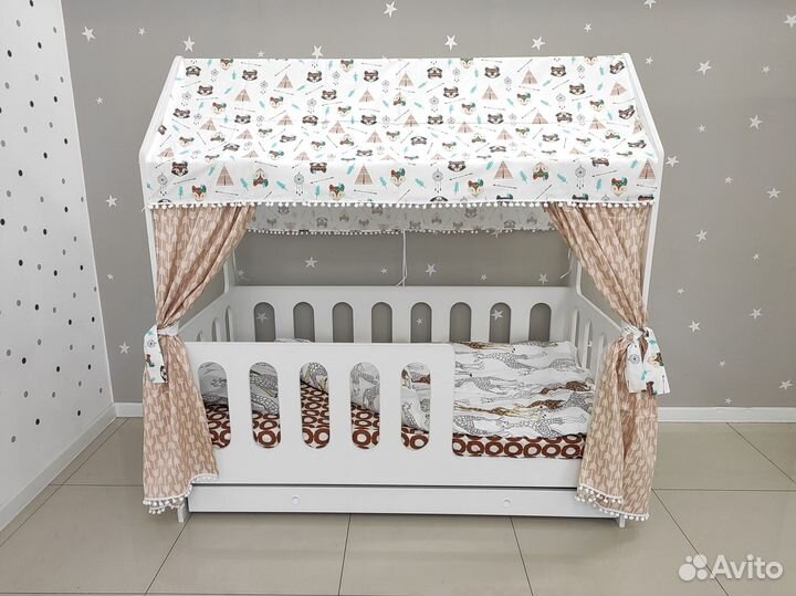 Детская кровать с ящиками домик