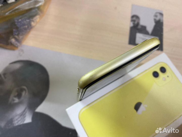 Телефон iPhone 11