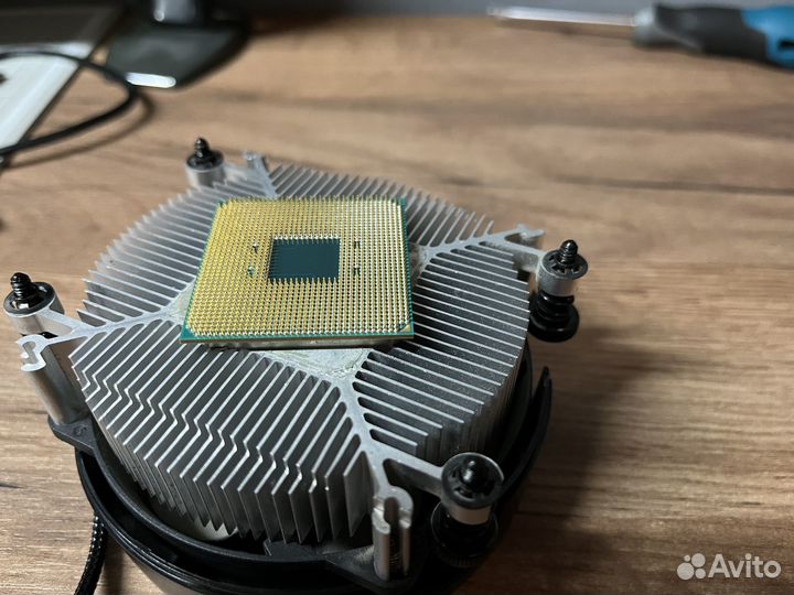 Процессор AMD Ryzen 3 2200g