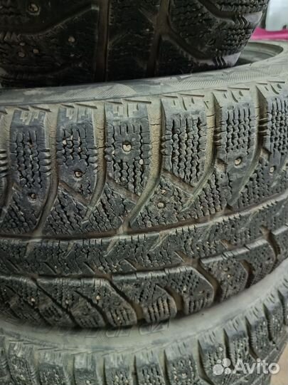 Bridgestone Ice Cruiser 7000 215/50 R17 91T