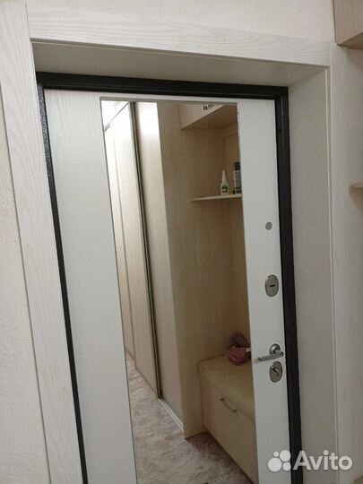 Двери входные с зеркалом новые