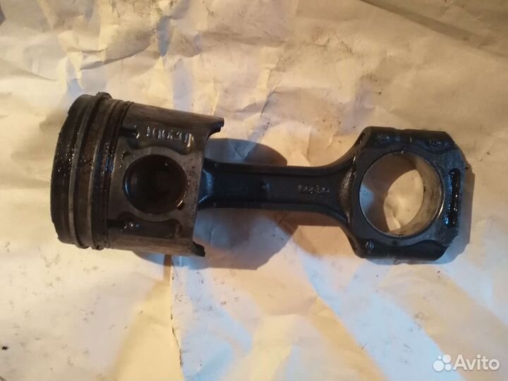 Коленвал с вкладышами и шатун