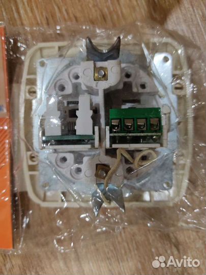 Розетки, интернет RG-45, телефон RG-11, Антенна. M