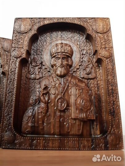 Резные иконы из дерева