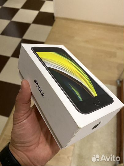Коробка от iPhone se2020