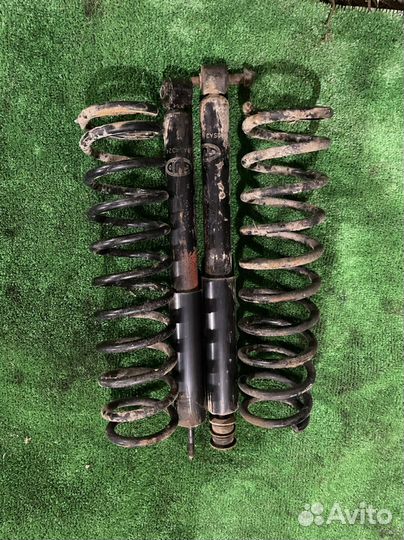 Задние стрйки витара трекер