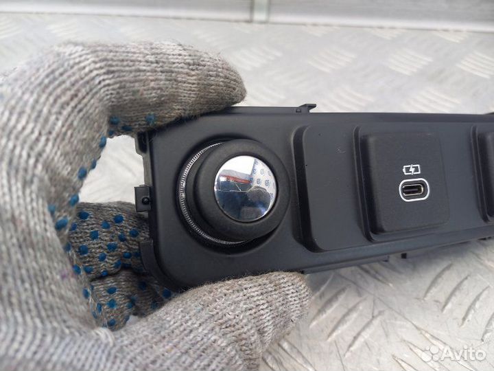 Разъем USB Land Rover Range Rover Sport 2 L494 3.0