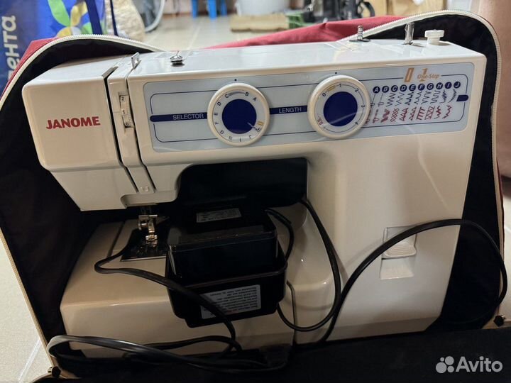 Швейная машина Janome