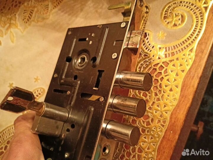 Замок для входной двери бу