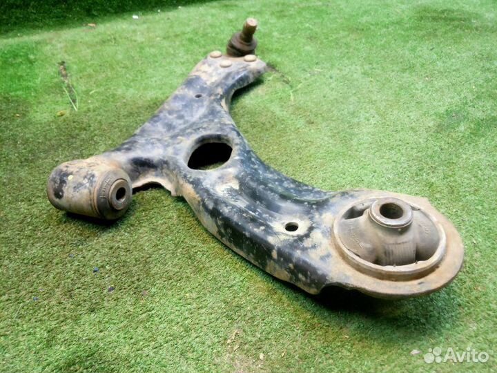 Рычаг подвески правый Chevrolet Aveo T300 T300 1.6