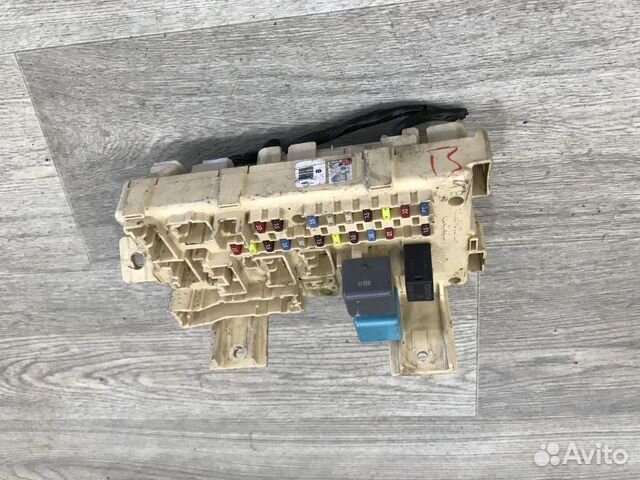 Блок предохранителей Toyota Avensis II