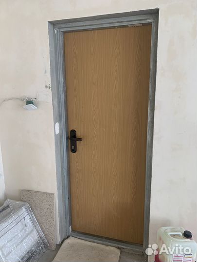 Дверь входная с ригелем супер металл б/у + межкомн