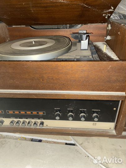 Радиола Victoria