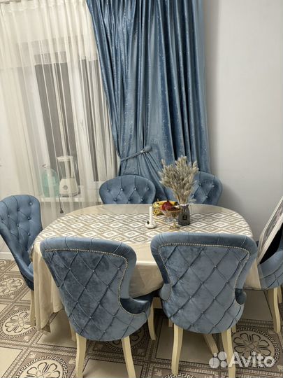 Скатерть и стулья