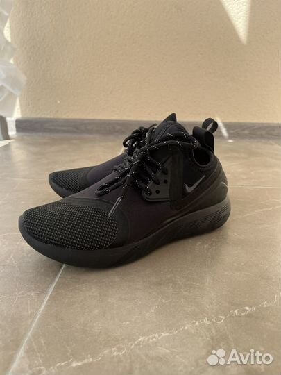 Кроссовки Nike LunarCharge Essential