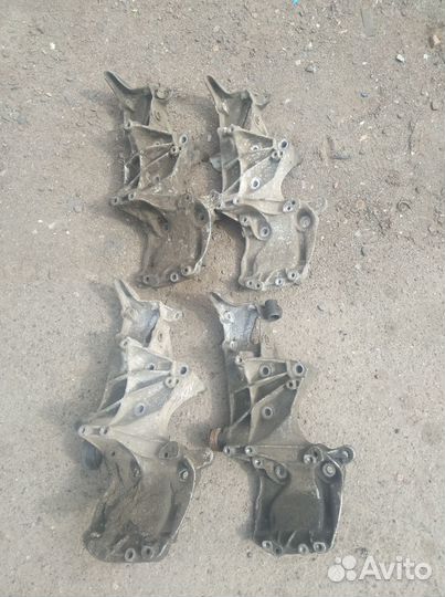 Кронштейн Рено Логан