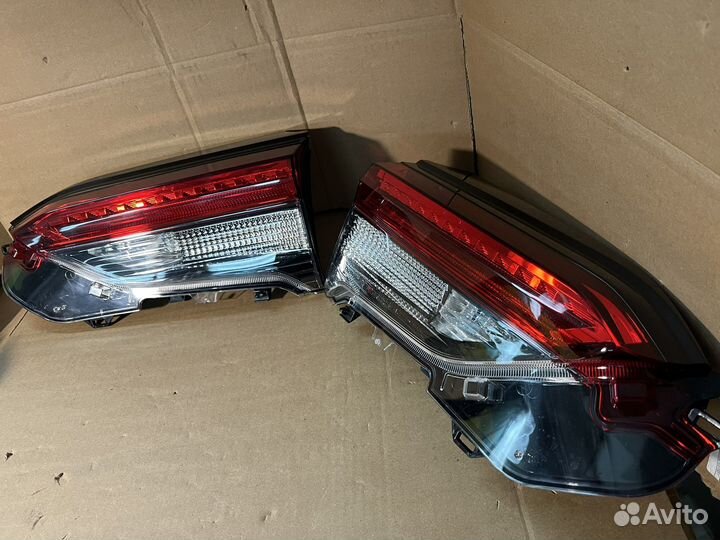 Фонарь задние в крышку багажника Toyota RAV4 xa 50