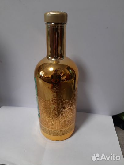 Бутылка с пробкой